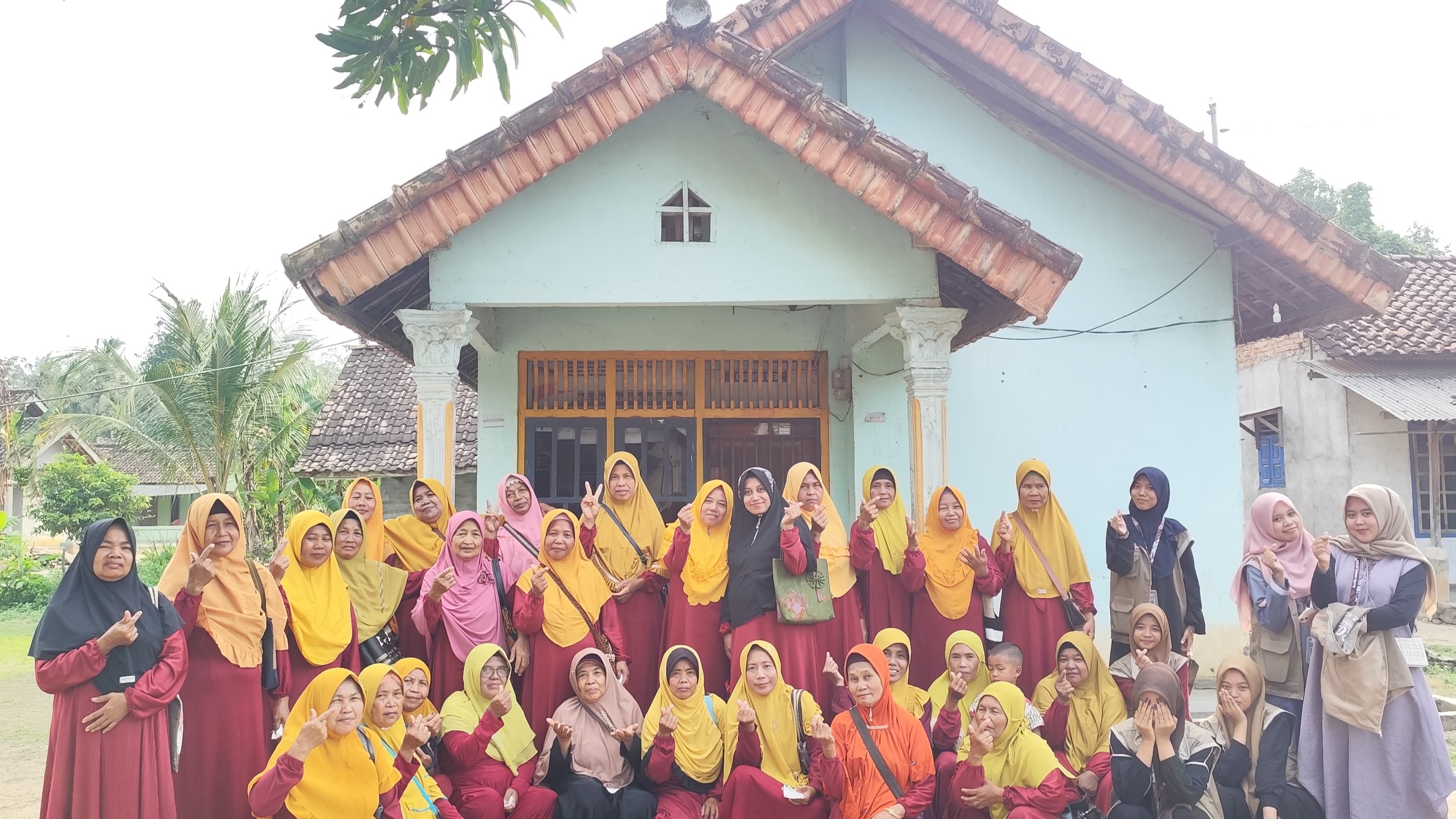 Pengajian ibu-ibu muslimat at-takwa desa taman agung